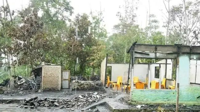 Pemkab Tanah datar bersama Basnaz serahkan bantuan kepada keluarga korban kebakaran
