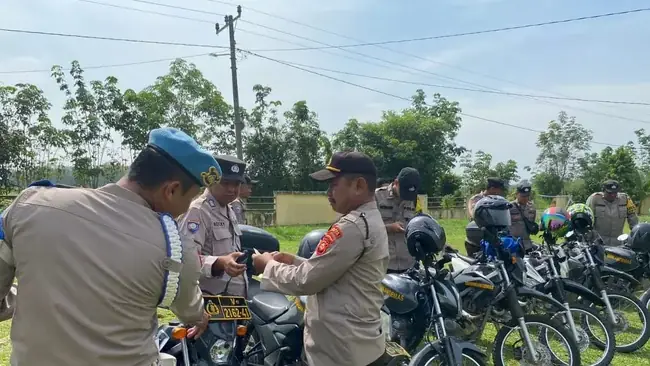 Kapolsek Rantau Alai Cek Kelengkapan Barang Inventaris Dalam Rangka Persiapan Kunjungan RO LOGS Polda Sumsel