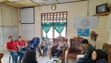 Wakapolsek Indralaya Laksanakan Giat Jumat Curhat di Kantor Desa Pulau Semambu
