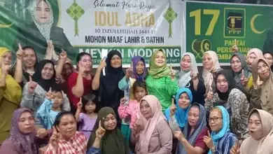 Ratusan Masyarakat Banjiri Kediaman Meykin Modeong