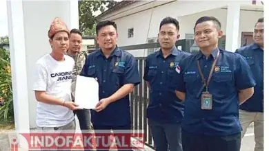 Oknum Kades Tanjung Serian Kecamatan Sungai Pinang di Demo Warga, Ada Apa.?