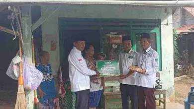 Peduli Penderita Tumor Bola Mata, Lazisnu NU Care Donasikan Sejumlah Bantuan Tunai