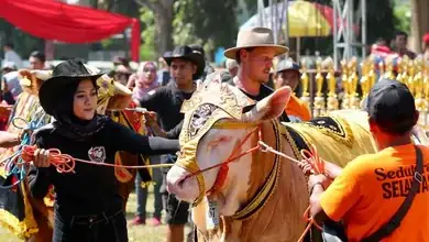 Keseruan Parade Hewan Ternak di Banyuwangi Livestock Contest 2023, Sapi 1,136 Ton Jadi Pemenang