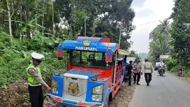 Gara-gara Mati Mesin, Kereta Kelinci Melaju Mundur Terperosok Puluhan Penumpang Alami Luka-luka