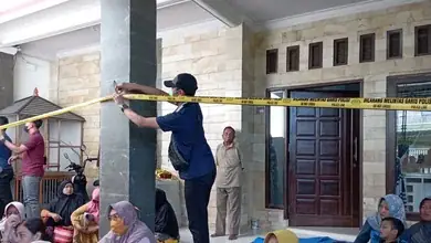 Dipicu Pertengkaran, Suami Gantung Diri, Istri Tewas Terkapar Di Dalam Kamar