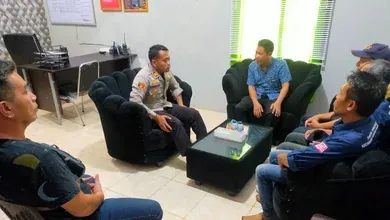 Jumat Curhat, Kapolsek Tanjung Raja Terima Kunjungan Ketua dan Anggota PPK Kecamatan
