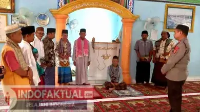 Kapolsek Rantau Alai Giat Jumat Curhat Bersama Jemaah Masjid Al-Muhajirin Desa Mekarsari