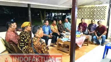 Meriahkan Hari Bhayangkara Ke 77, Polsek Tanjung Raja Gelar Nonton Bareng Pagelaran Wayang Kulit
