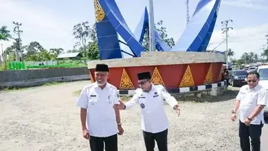 Gubernur Sumbar beserta Bupati Eka Putra tinjau langsung jalan rusak
