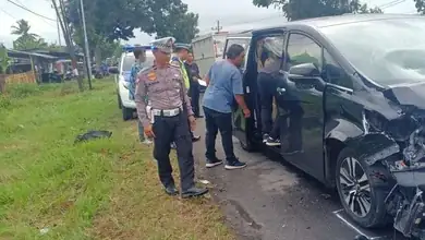 Sopir Mengantuk, Alphard Tabrak Dua Motor