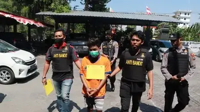 Polisi Ringkus Tiga Tersangka Begal Bersenjata Tajam di Citraland Surabaya
