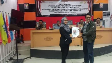KPU Selayar Serahkan Berita Acara Hasil Akhir Vermin Persyaratan Bacaleg 