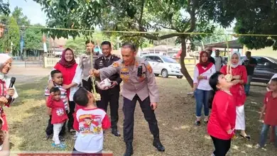 Memeriahkan HUT RI ke 78, Kapolsek Tanjung Raja Mengadakan Perlombaan Untuk Anggota dan Anak-Anak