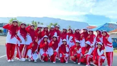 Peserta Gerak Jalan Poco-Poco Desa Kupal, Halmahera Selatan