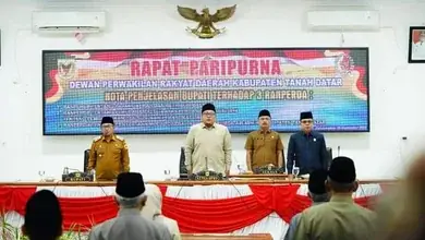 Bupati Tanah Datar Eka Putra Sampaikan Nota Tiga Ranperda Saat Paripurna DPRD