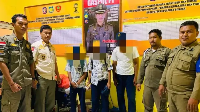 Berkeliaran di Tengah Jam Sekolah, Tiga Pelajar SLTPN 1 Benteng Diamankan Satpol PP.