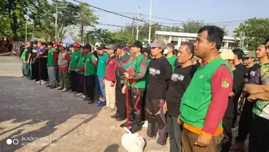 DPD LDII Kota Surabaya Gotong Royong Bersihkan Pantai Kenjeran
