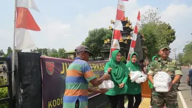 Kodim 0402/OKI Berikan Nasi Kotak, Saat Gelar Jumat Berkah