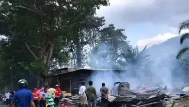 Dua Unit Toko Di Lalap Api Sijago Merah, Desa Babang Halmahera Selatan.