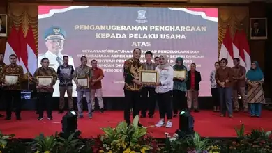 Pemkot Surabaya Beri Penghargaan kepada 16 Pelaku Usaha Peduli Lingkungan