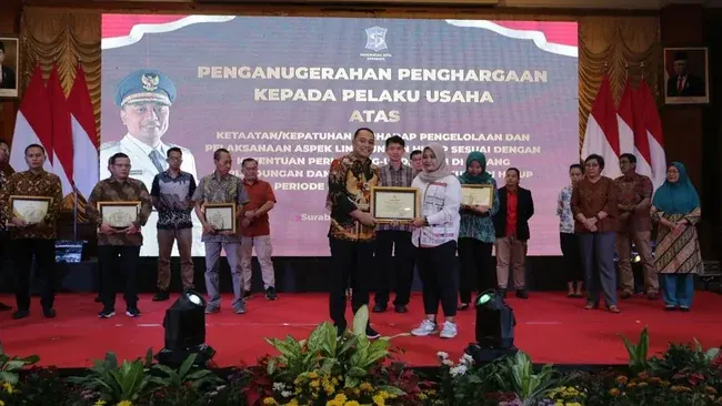 Pemkot Surabaya Beri Penghargaan kepada 16 Pelaku Usaha Peduli Lingkungan