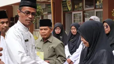 Pengabdian Setengah Abad Dalam Profesi Guru , MTI Candung Berikan Penghargaan ?