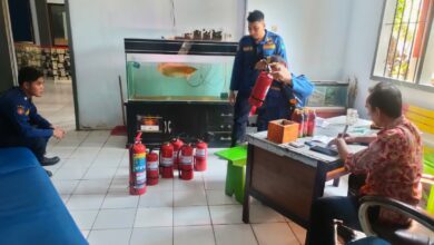 Tahun Baru, Lapas Kelas I Surabaya Cek APAR Bersama Damkar