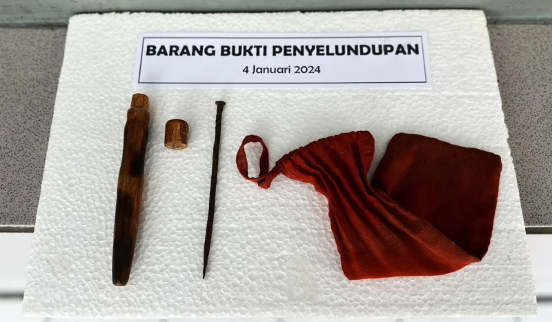 Barang Bukti Sajam yang Disebut Jimat