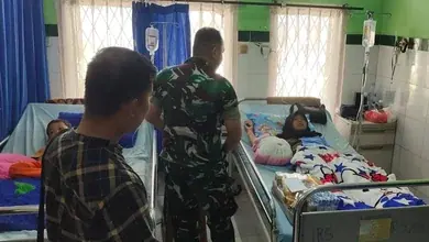 Dandim 0402/OKI Membesuk Anak Anggota Yang Sakit