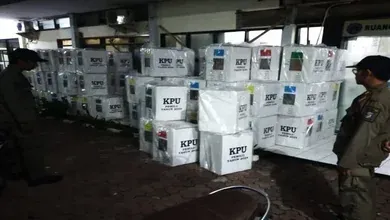 Distribusi Logistik Pemilu Surabaya