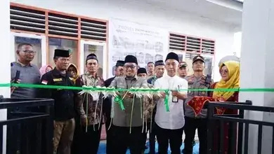 SDN 01 Koto Laweh Punya Mushalla Baru, Bupati Eka Putra Dan Ketua BAZMA Pusat Gunting Pita