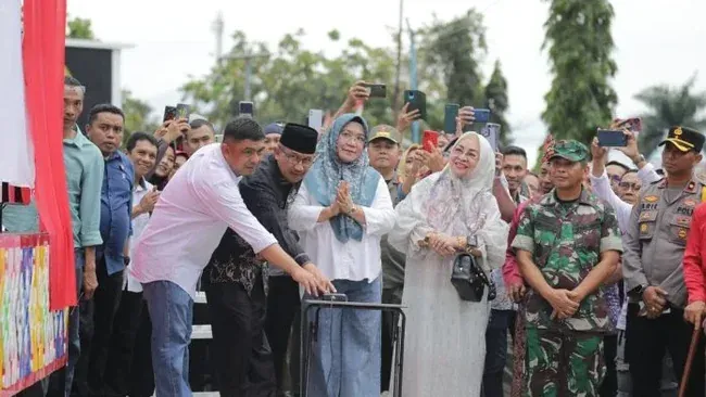 Ketua DPRD Kota Kotamobagu Mekal Hadiri Peresmian Alun-alun Boki Hotinimbang