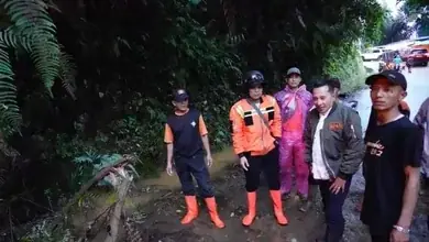 Longsor di Kelok Aie,Akses Jalan Batusangkar -Lintau Melalui Sungayang Terputus