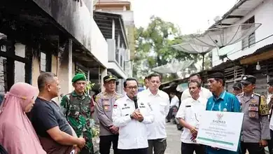 Baznas Tanah Datar Serahkan Bantuan Untuk Korban Kebakaran
