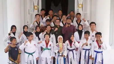 Bupati Eka Putra Jamu Atlet Taekwondo Tanah Datar