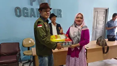 Menjelang Idul Fitri, PWI Ogan Ilir Bagikan Beras dan Minuman pada Anggotanya