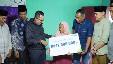 Ahli waris Jhon Fitri Menerima Santunan BPJS Ketenagakerjaan Sebanyak 42 Juta