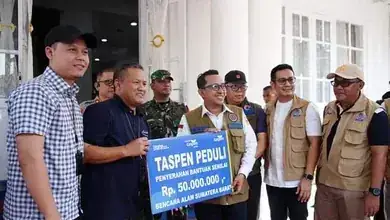 FK-IJK Sumatera Barat Bersama Taspen Berikan Bantuan ke Tanah Datar