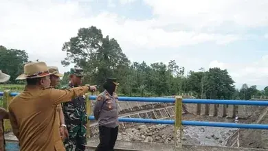 Bupati Tanah Datar Eka Putra Didampingi Danyon Marharlan II Tinjau Sabodam Nagari Pasie Laweh
