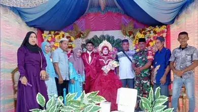 Babinsa Desa Gambaru. Anyong Warwefubun Acara Pernikahan Warga Binaannya Desa Gambaru