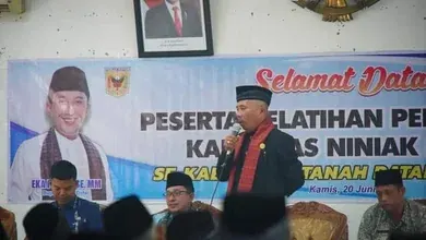 Bupati Tanah Datar Buka Pelatihan Bagi Ninik Mamak dan Hadirkan Beberapa Narsum