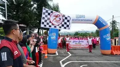 HUT Bhayangkara ke-78, Seluruh Personel Polres Tanah Datar Ikuti Gerak Jalan Jantung Sehat