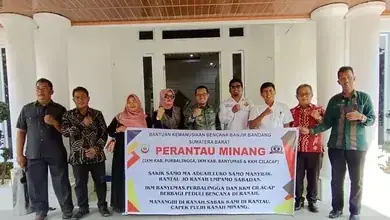 IKM Purbalingga Serahkan Bantuan Untuk Korban Bencana Banjir Galodo