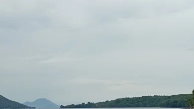 Hari Raya Idul Adha, Warga Kota Ternate Ramai di Danau Tolire Kecil