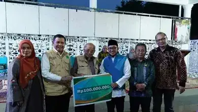 Keluarga Minang di Australia dan Yayasan Yarsi Serahkan Bantuan Untuk Korban Galodo