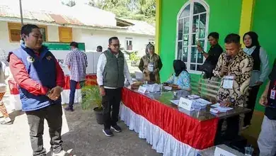 Bupati Tanah Datar Lakukan Monitoring ke TPS: Tingkat Partisipasi Masyarakat Hanya 30 Persen