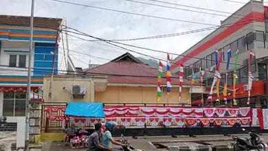 Penjual Bendera Merah Putih Dan Umbul-Umbul Suda Terlihat Di Kota Ternate