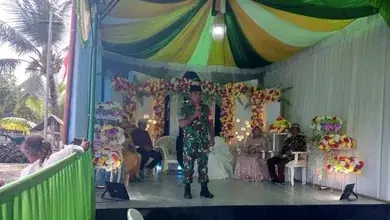 Babinsa Anyong Warwefubun Menghadiri Acara Pernikahan Warga Binaan Desa Gambaru