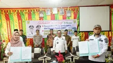 Bupati Tanah Datar Serahkan 1 Unit Ambulance,Yesrita: Ambulance Ini Dibeli Menggunakan APBD Dinas Kesehatan