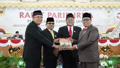 Pengambilan Sumpah dan Janji Jabatan 35 Orang Anggota DPRD Kabupaten Tanah Datar Periode 2024-2029